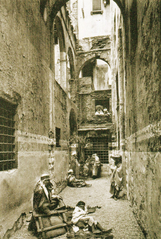 Chiasso dei Buoi, piazza S. Maria Maggiore, in una foto del 1886